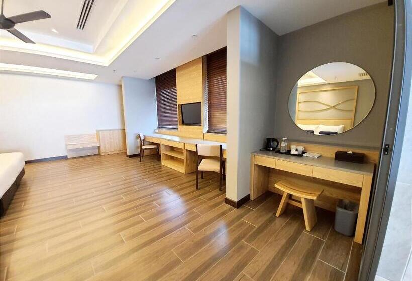 جناح جونيور, Pacific Regency Beach Resort Port Dickson