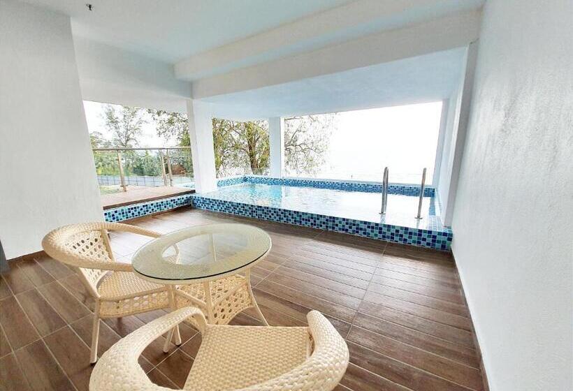 جناح جونيور, Pacific Regency Beach Resort Port Dickson