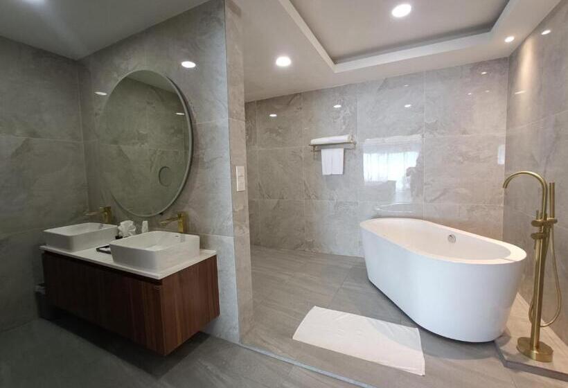 غرفة دور أخير, Pacific Regency Beach Resort Port Dickson