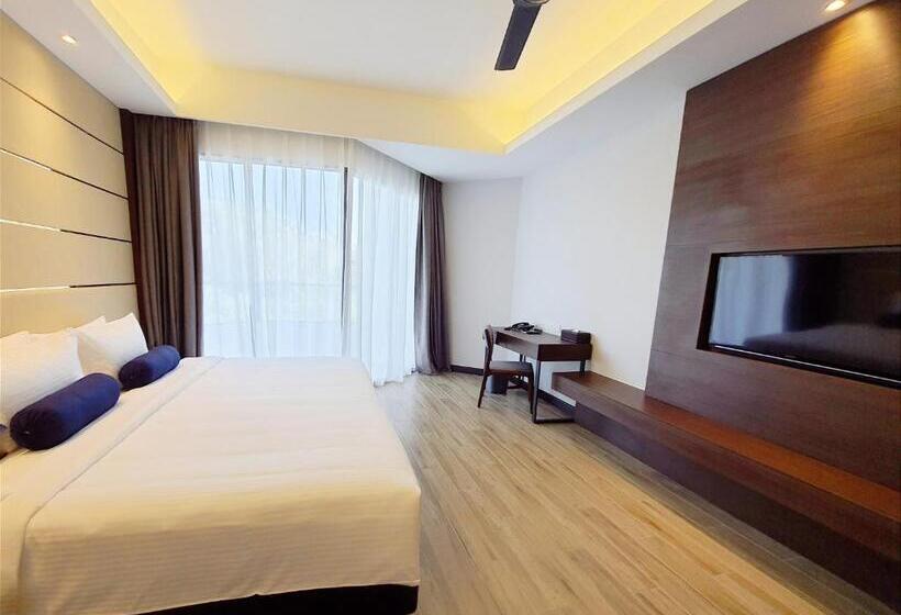 غرفة ديلوكس سرير كينج مطلة على المدينة, Pacific Regency Beach Resort Port Dickson