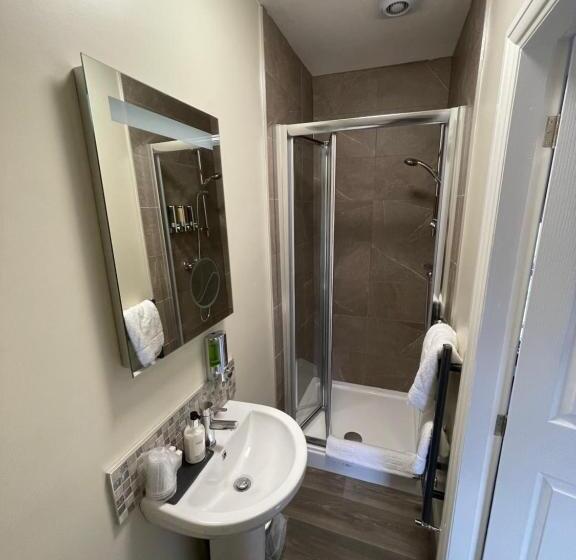 Семейный Номер, George And Dragon