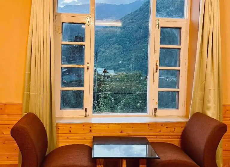 キングサイズベッドのスーペリアルーム, Flüstern Hostel And Café