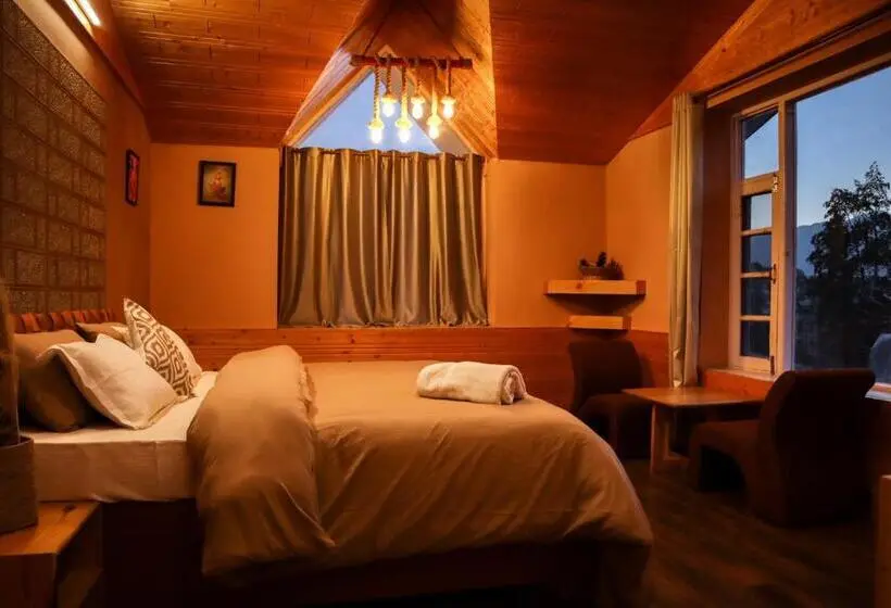 キングサイズベッドのスーペリアルーム, Flüstern Hostel And Café