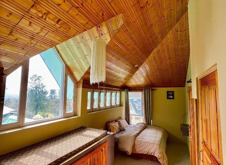 Chambre Familiale Vue Montagne, Flüstern Hostel And Café