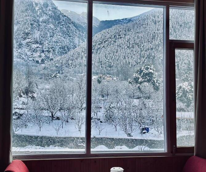 Chambre Familiale Vue Montagne, Flüstern Hostel And Café