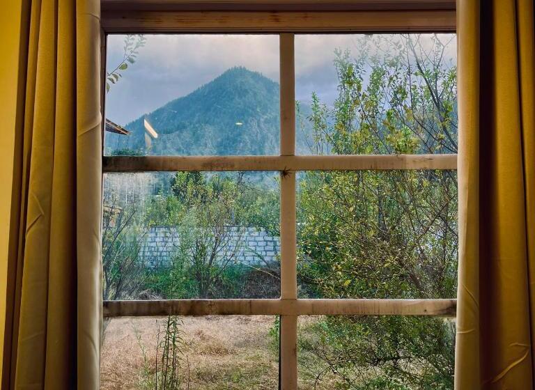 Chambre Standard Lit King Size, Flüstern Hostel And Café