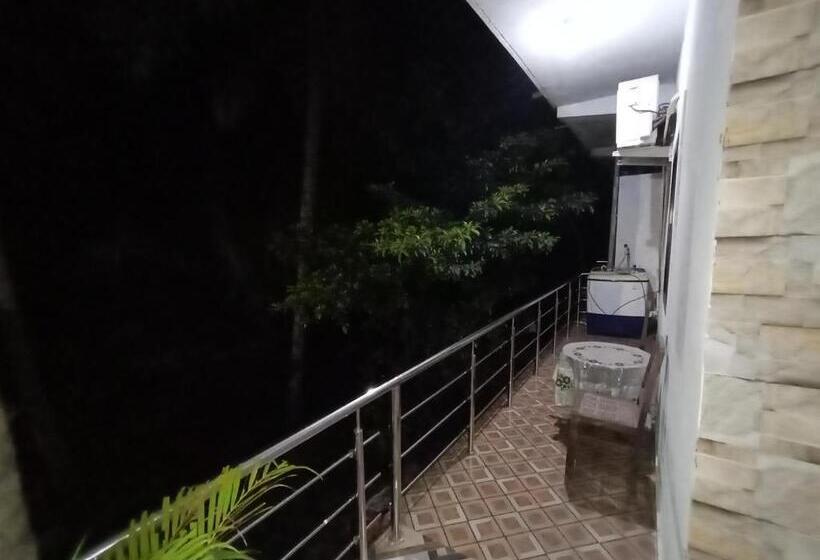 חדר סטנדרט עם מרפסת, Jerone S Home Stay