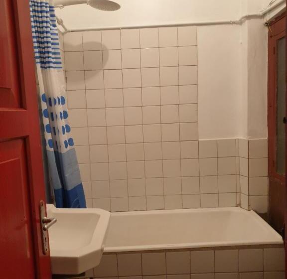 اتاق استاندارد با بالکن, Sk Hostal