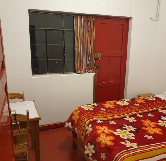 اتاق لوکس با بالکن, Sk Hostal