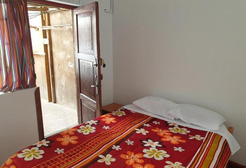 اتاق لوکس با بالکن, Sk Hostal
