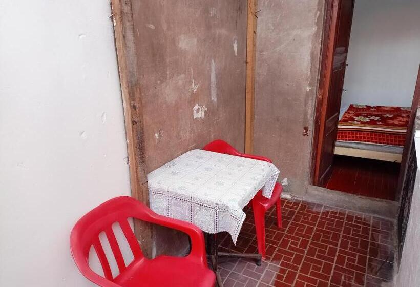 اتاق لوکس با بالکن, Sk Hostal