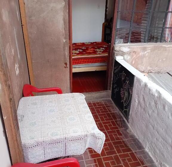 اتاق لوکس با بالکن, Sk Hostal