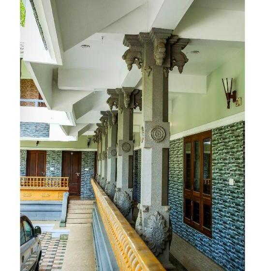 חדר משפחתי, Cherai Beach Valley