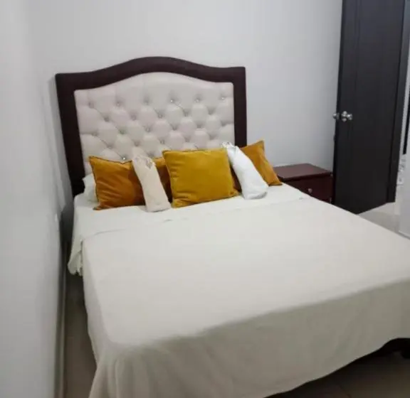 Economy Yhden Hengen Huone, Guadalupe Home