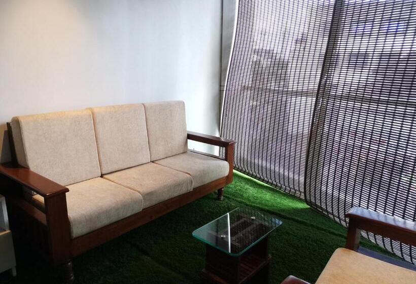 חדר דלוקס עם מרפסת, Krishna S Wood Villas