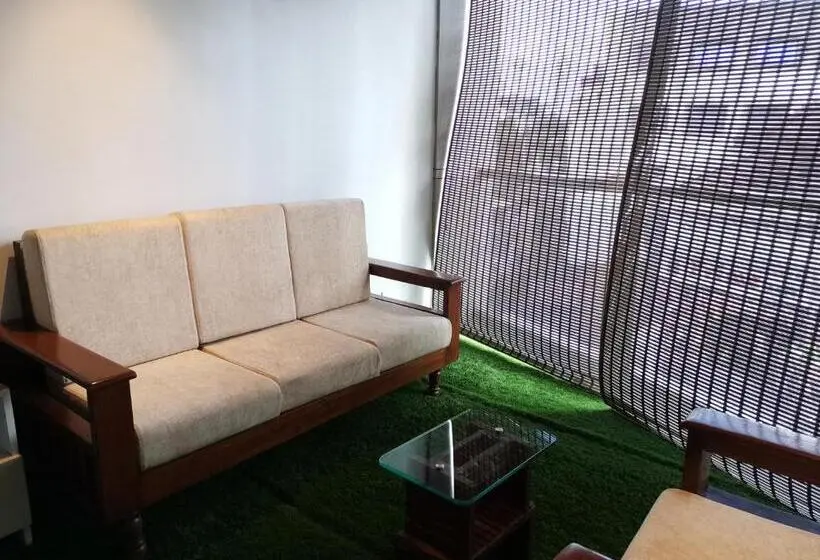 バルコニー付きデラックスルーム, Krishna S Wood Villas