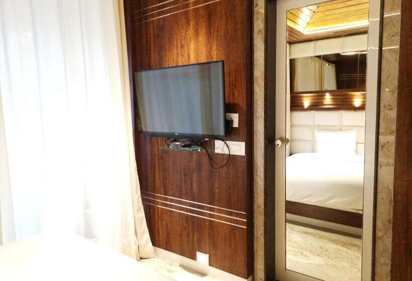 חדר דלוקס עם מרפסת, Krishna S Wood Villas