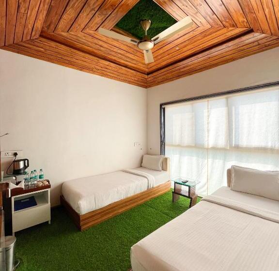 סטודיו סופריור, Krishna S Wood Villas