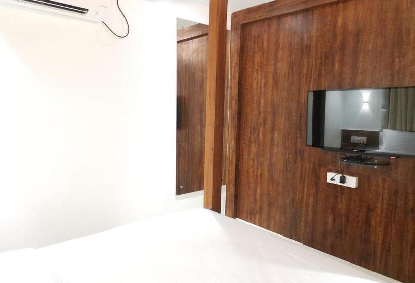 סטודיו סופריור, Krishna S Wood Villas