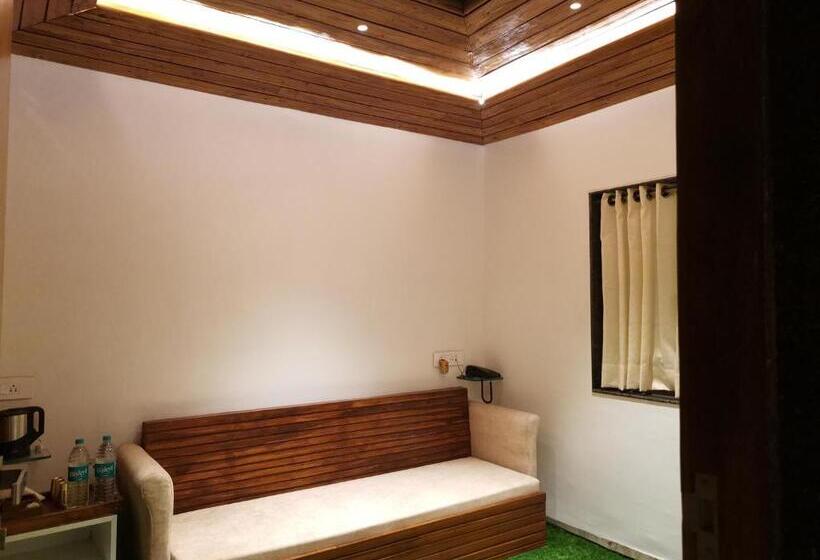 סטודיו סופריור, Krishna S Wood Villas