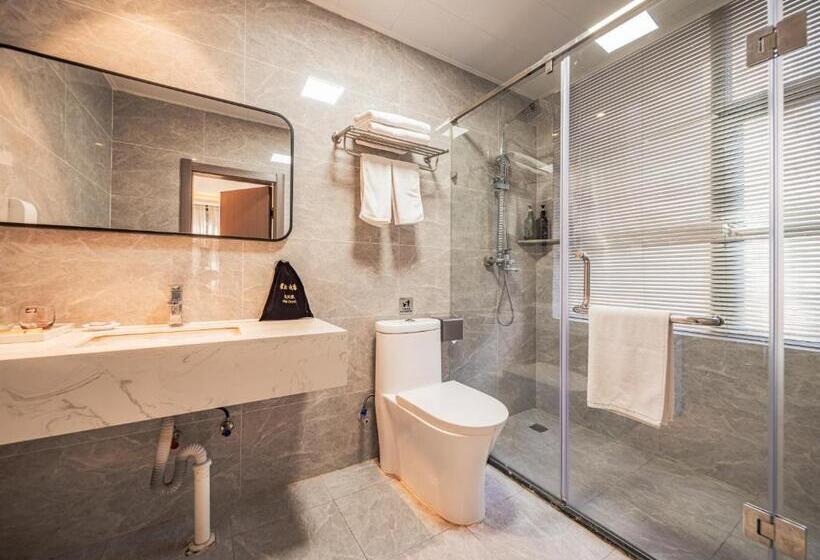 חדר משפחתי, Wutong Ins Designer