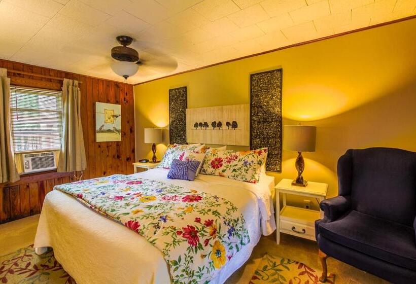 스탠다드 룸 킹사이즈 침대, Mountainaire Inn And Log Cabins