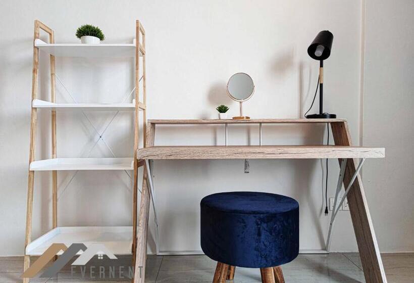 디럭스 스위트, Stirling Suites