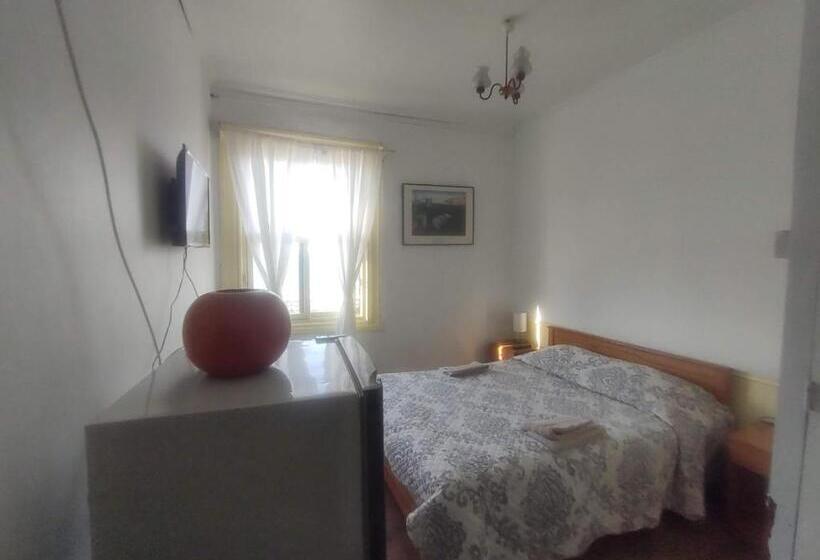 Quarto Classe Business, Hostal Estación Recreo