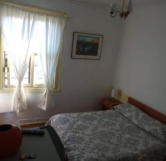 Quarto Classe Business, Hostal Estación Recreo