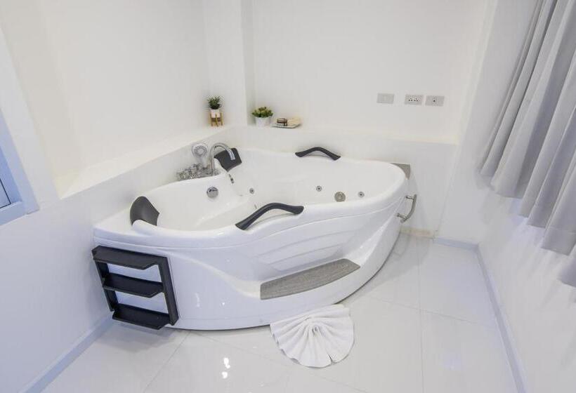 스탠다드 자쿠지 룸, Thewhitehotel By Charoensri   Sha Extra Plus