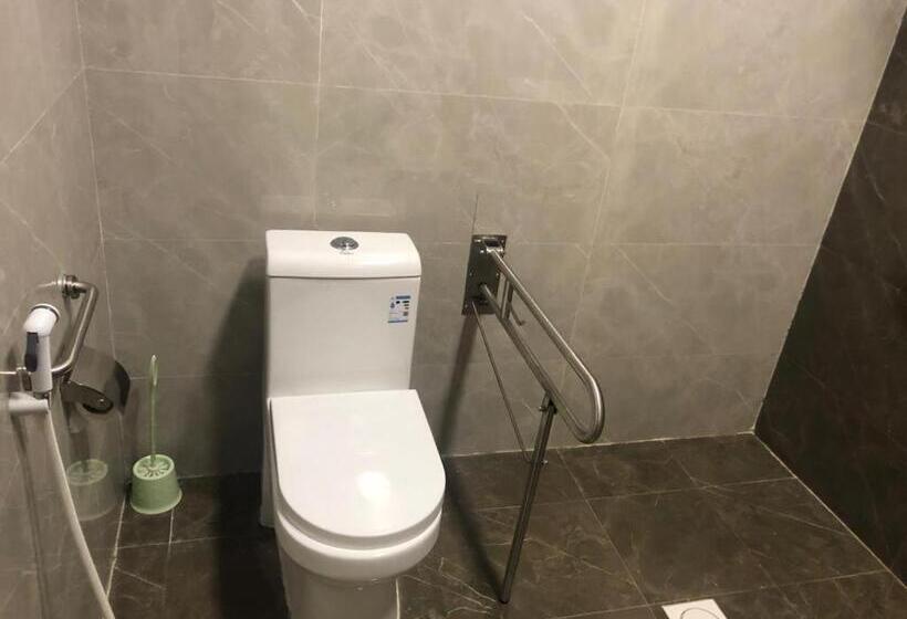 장애인을 위한 킹사이즈 침대 스탠다드 룸, فندق لامير إن Lamer In