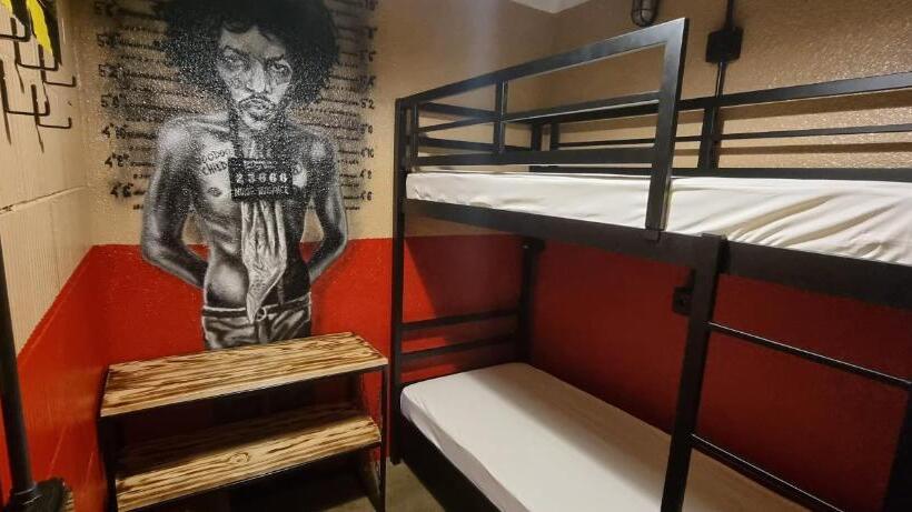 Pokój Ekonomiczny Jednoosobowy, Hostel Prison