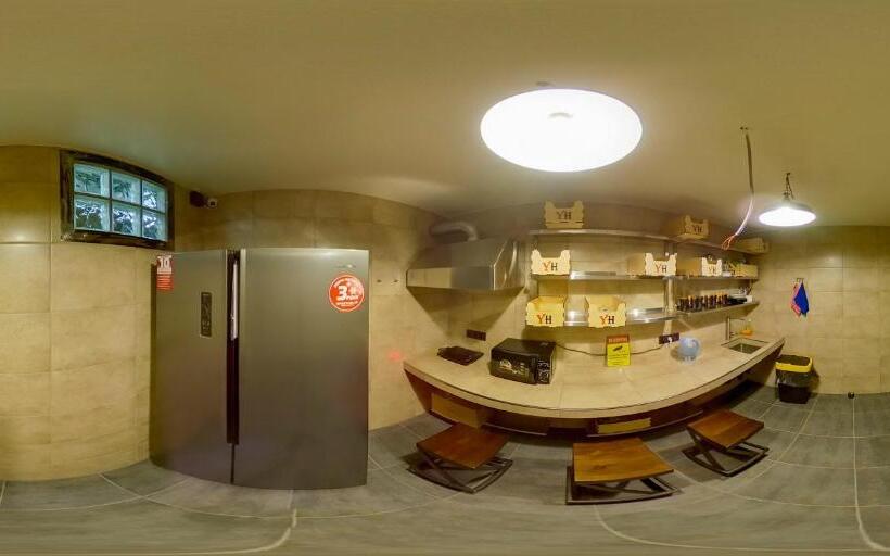 Pokój Czteroosobowy Standard, Hostel Prison