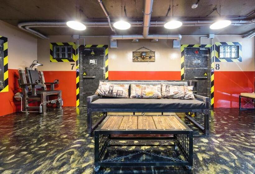 Pokój Czteroosobowy Standard, Hostel Prison