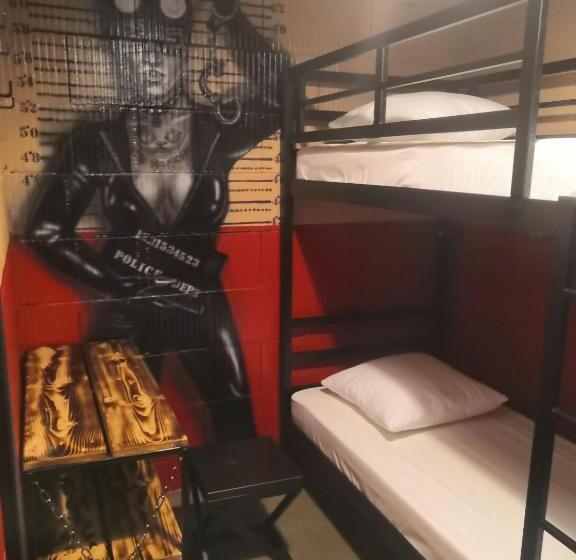 Pokój Ekonomiczny Jednoosobowy, Hostel Prison