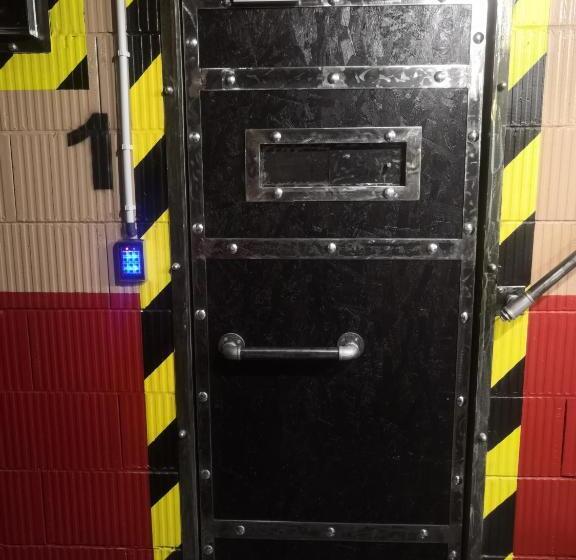 Pokój Ekonomiczny Jednoosobowy, Hostel Prison