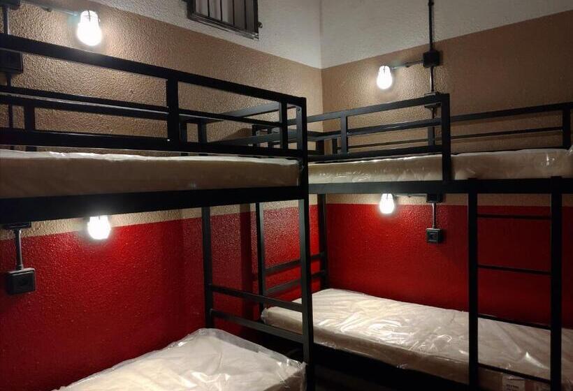 Pokój Czteroosobowy Standard, Hostel Prison