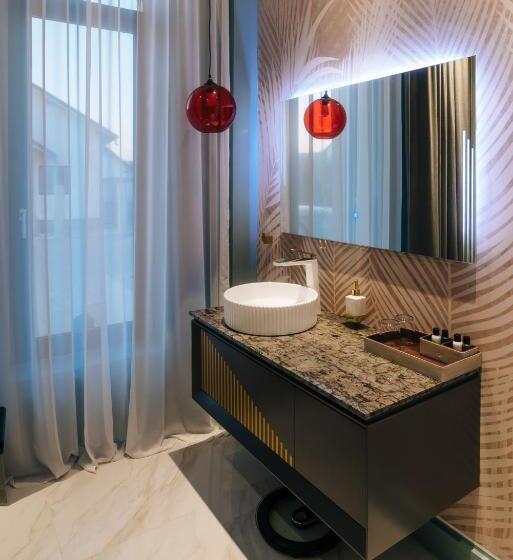 اتاق لوکس, Arn Boutique