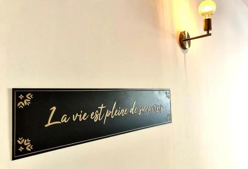 デラックスの４人部屋, Hôtel D’artiste