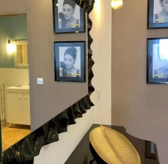 デラックスの４人部屋, Hôtel D’artiste
