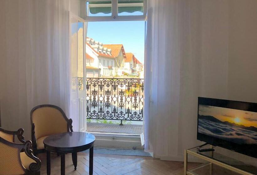 Четырехместный Номер Deluxe, Hôtel D’artiste