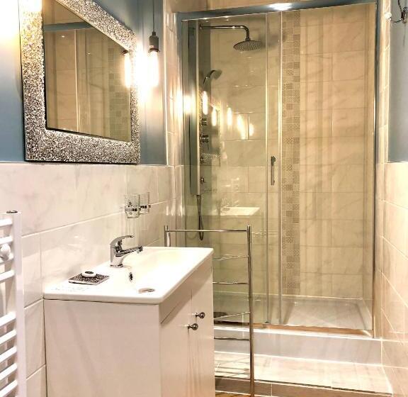 Четырехместный Номер Deluxe, Hôtel D’artiste