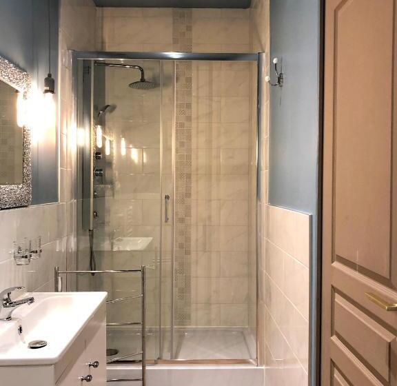 Четырехместный Номер Deluxe, Hôtel D’artiste