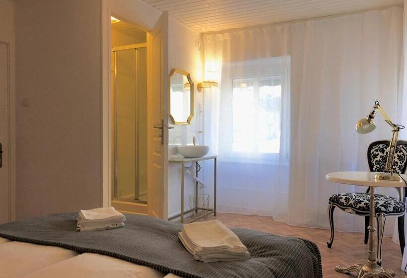 Номер Стандарт, Hôtel D’artiste