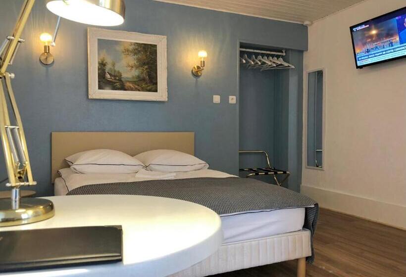 Номер Стандарт, Hôtel D’artiste