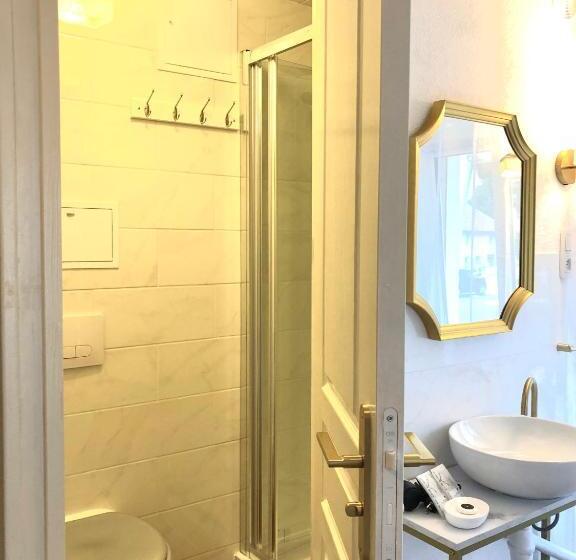 Номер Стандарт, Hôtel D’artiste