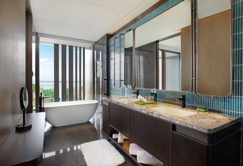 Номер Премиум Вид на Озеро, Indigo Suzhou Yangcheng Lake, An Ihg