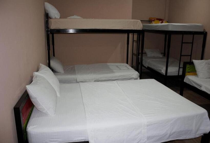 エコノミー4人部屋, La Castella