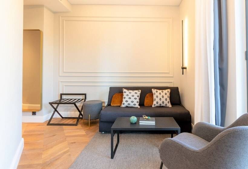 سوییت جونیور, L&h Gran Via Valencia