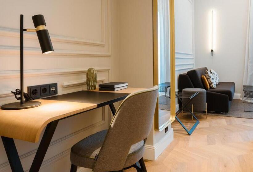 سوییت جونیور, L&h Gran Via Valencia